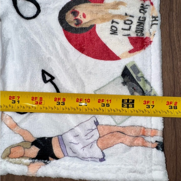 Taylor Swift Red Concert Tour Small Blanket Throw NEW without tags - Picture 4 of 5